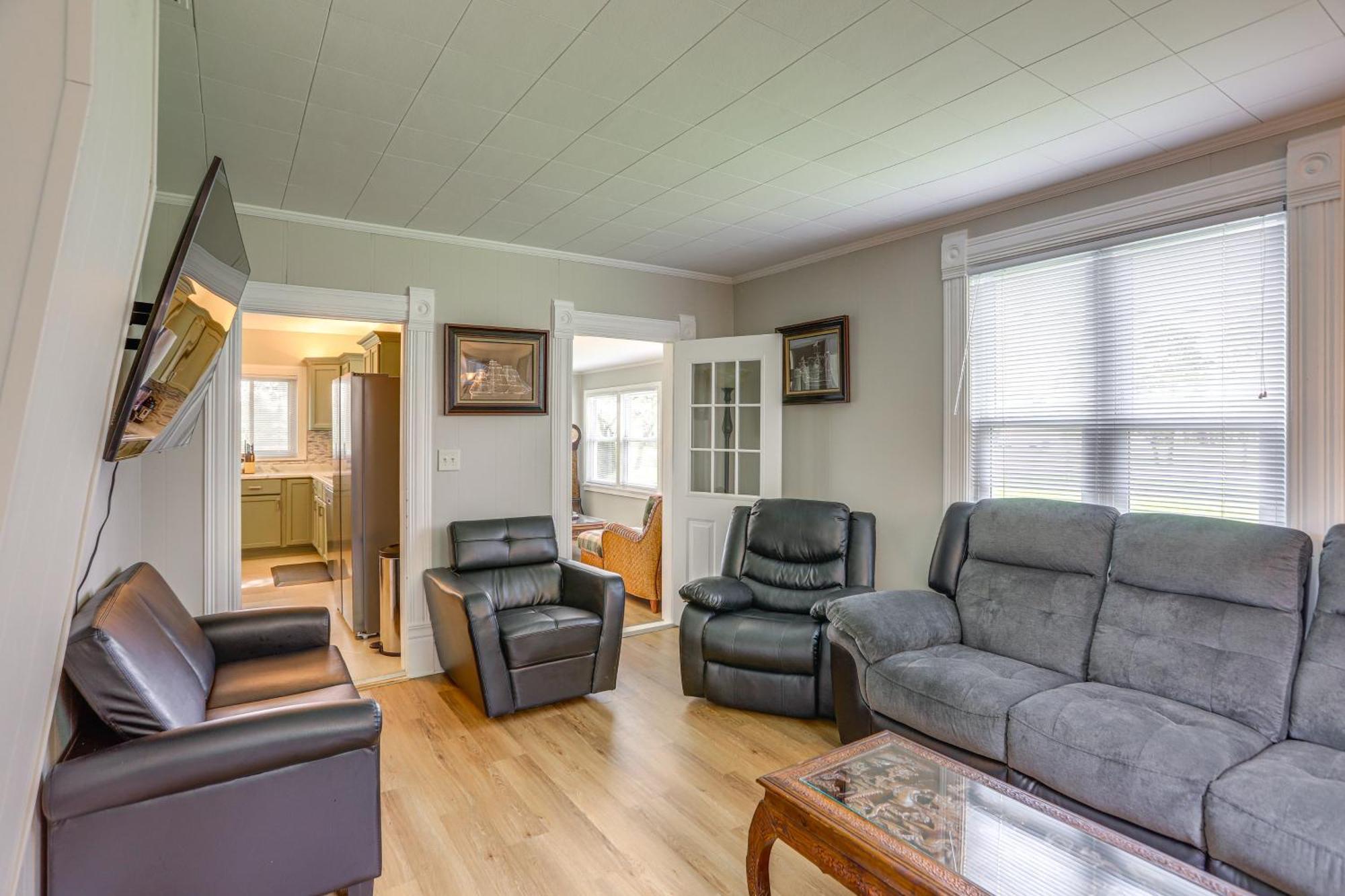 Welcoming Port Clinton Vacation Rental! Exterior photo
