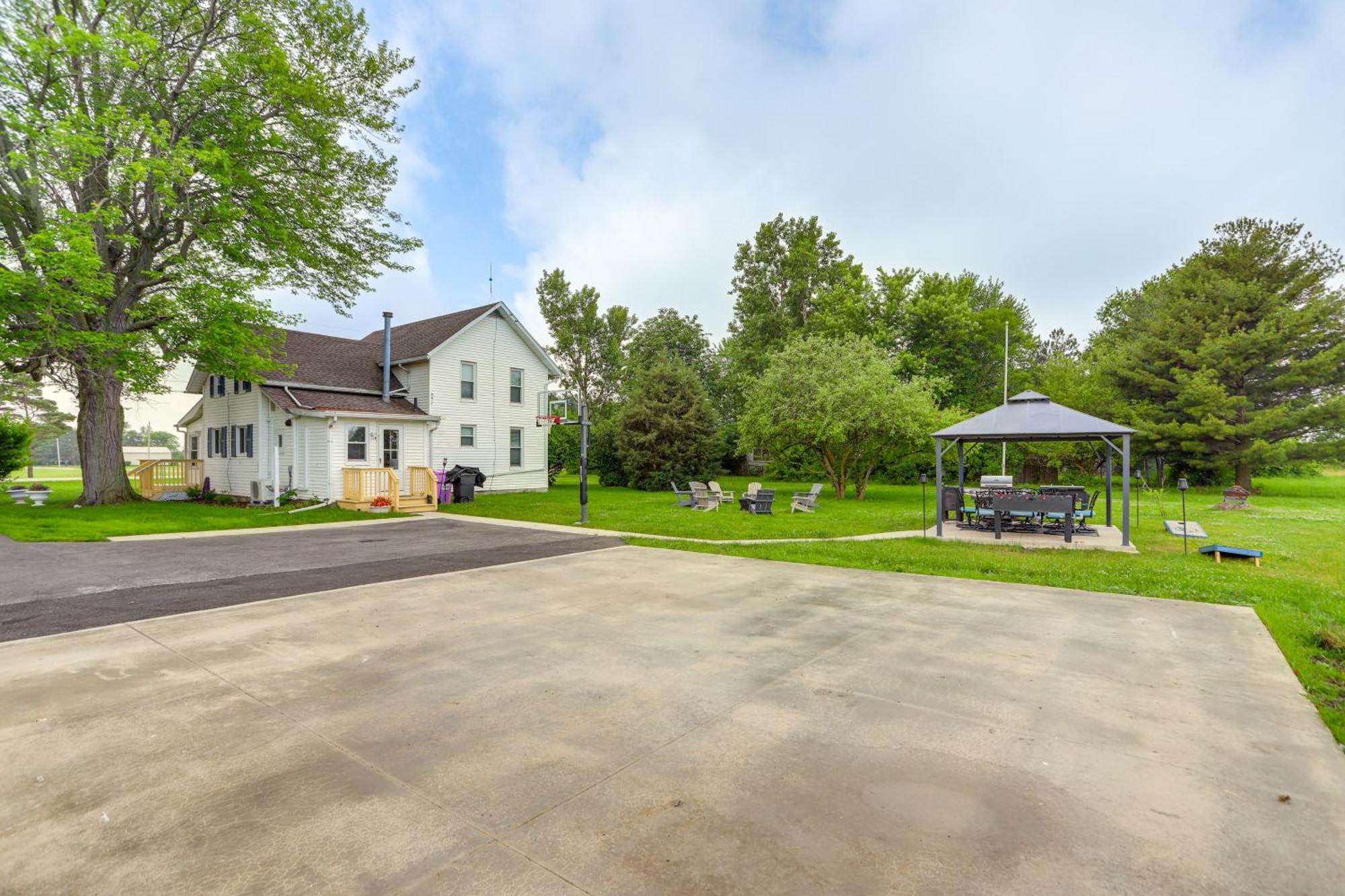 Welcoming Port Clinton Vacation Rental! Exterior photo