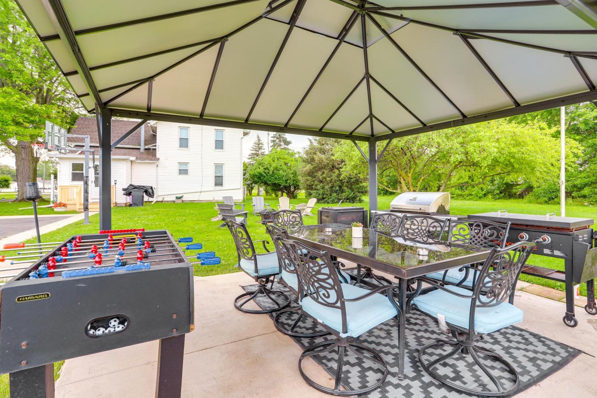 Welcoming Port Clinton Vacation Rental! Exterior photo