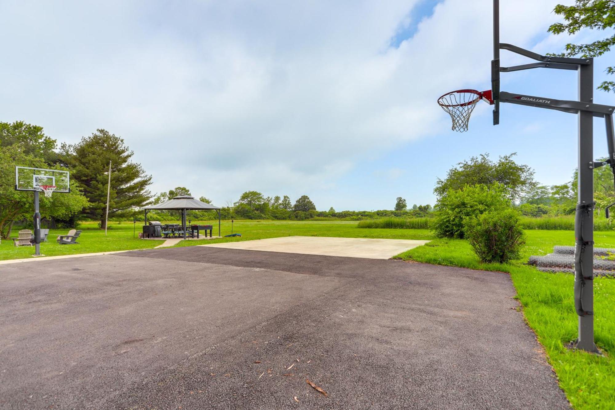 Welcoming Port Clinton Vacation Rental! Exterior photo