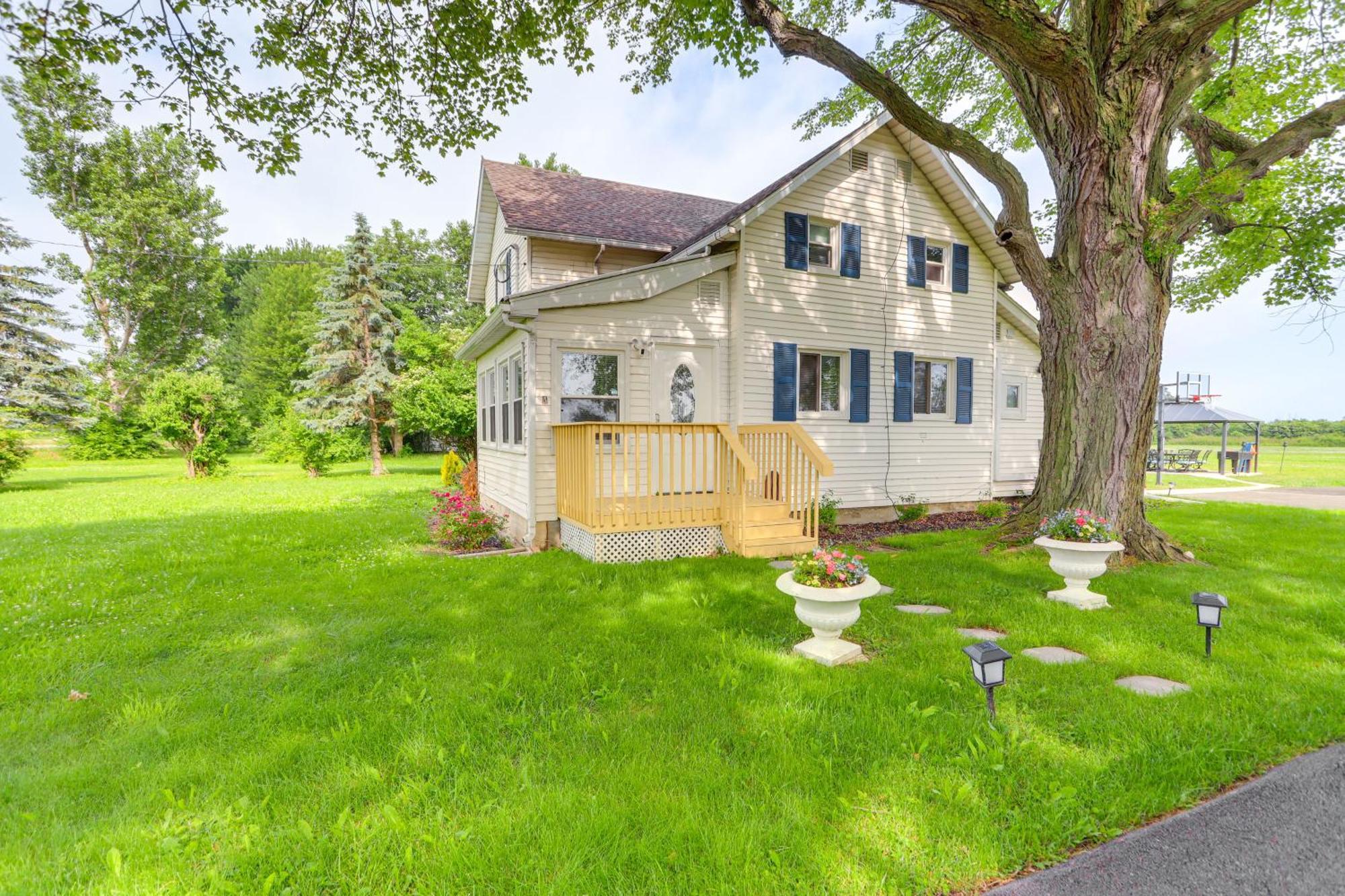 Welcoming Port Clinton Vacation Rental! Exterior photo